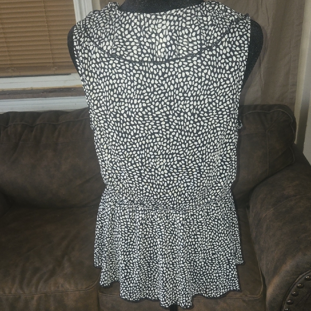 Morgan Taylor Sleeveless Elegant Black Top With Layered Under Top Size LARGE - Picture 6 of 10